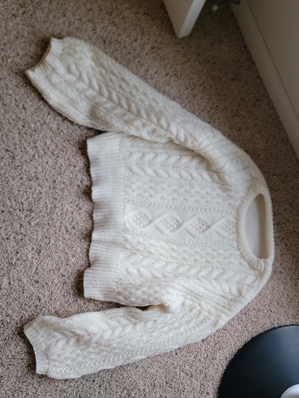 Classic Cable Knit Cropped Women’s Sweater - Cream - Medium